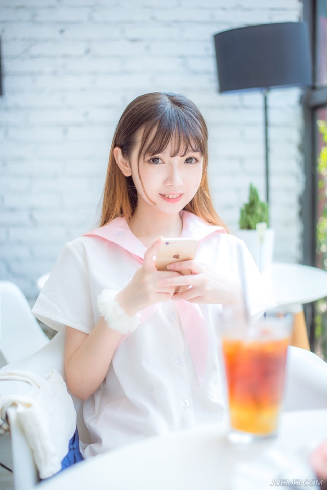 “主公放心，属下这就动身。”荀攸微微一躬身道。